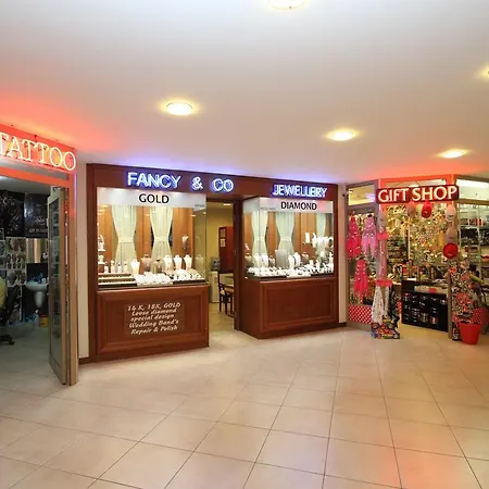 Ξενοδοχείο με διαμερίσματα Club Aida 4*
