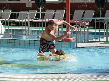 Ξενοδοχείο με διαμερίσματα Club Aida Μαρμαρίς