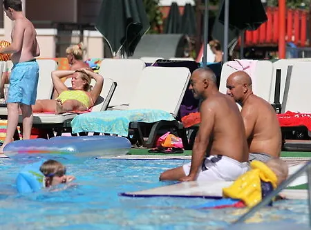 Ξενοδοχείο με διαμερίσματα Club Aida